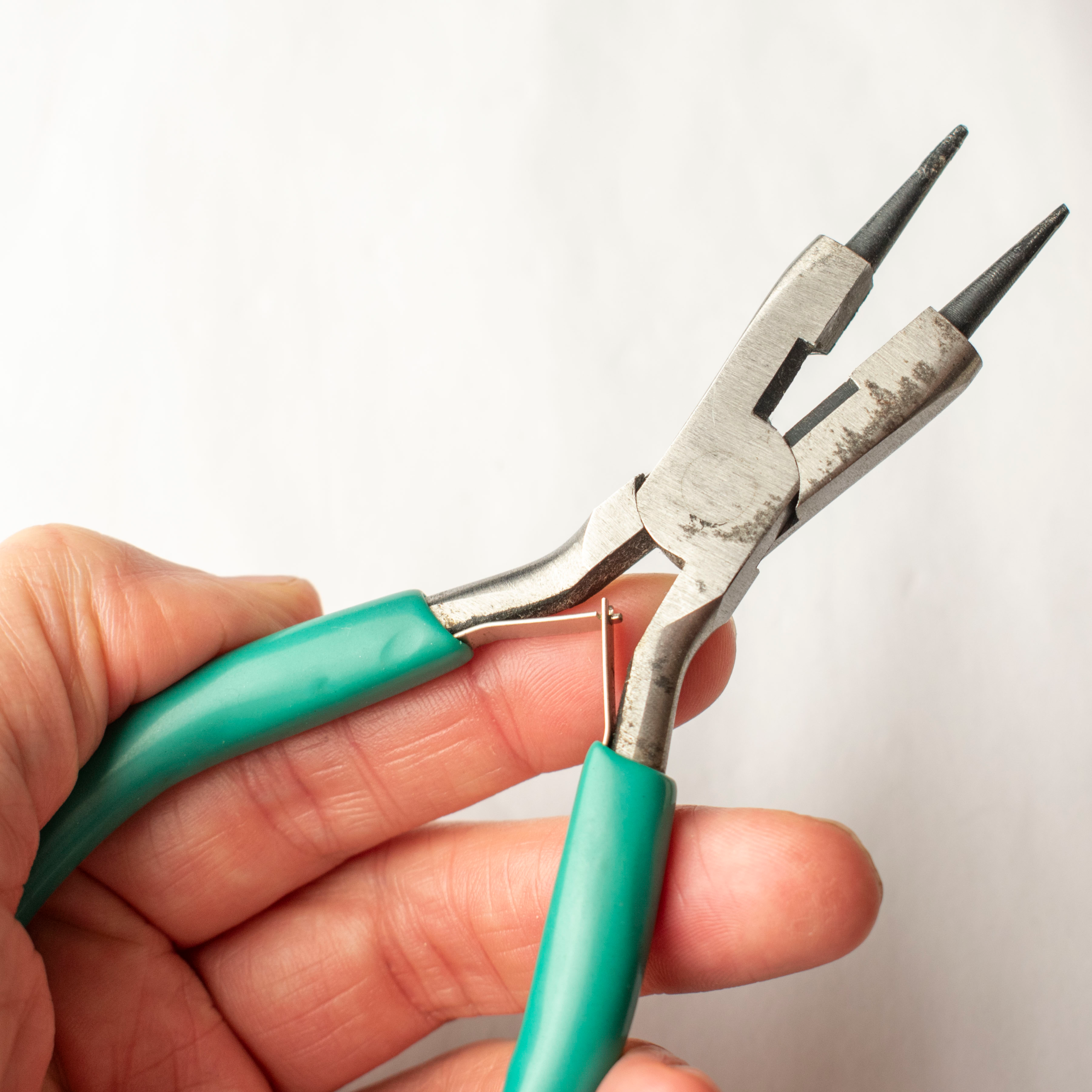 Round nose pliers for jewelry making